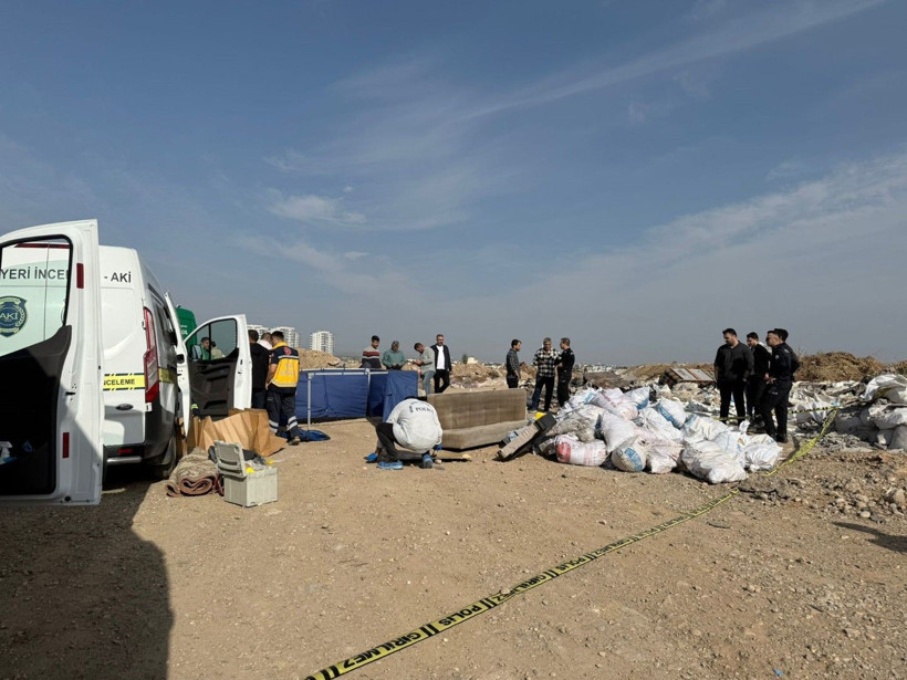Çekyatın içinden ceset çıktı: Tuzlayıp halıya sarmışlar - Resim: 5