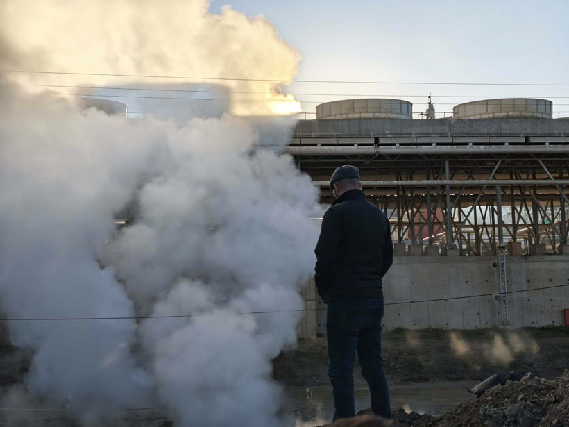 Sıcak su hattı bomba gibi patladı: Yol trafiğe kapandı - Resim : 1