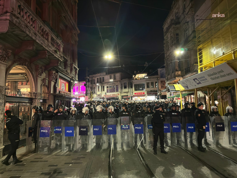 İstiklal Caddesi'nde bir araya gelen kadınlara polis ablukası: 14 gözaltı - Resim : 8
