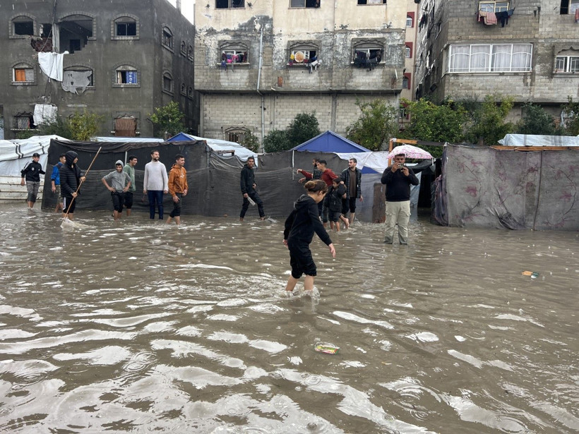 Dram üstüne dram: Çadırlar sular altında kaldı - Resim: 11