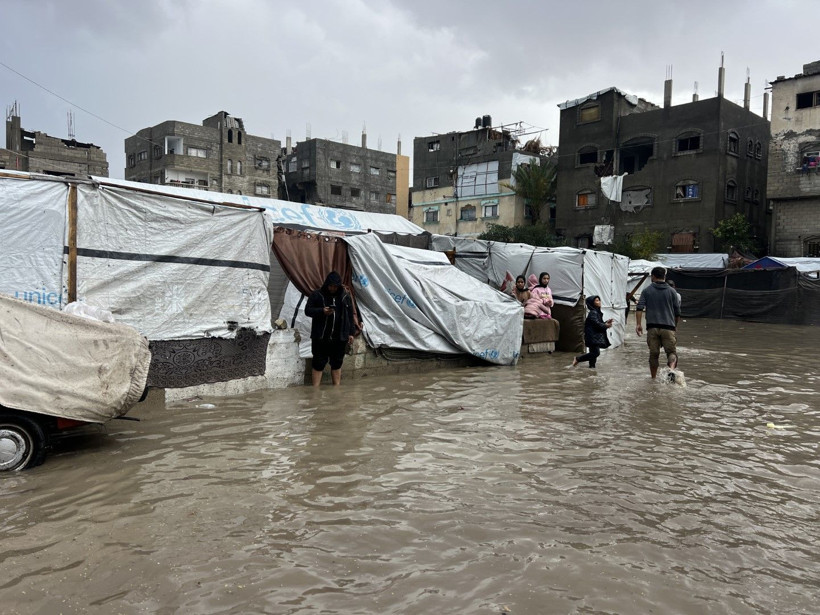 Dram üstüne dram: Çadırlar sular altında kaldı - Resim: 26