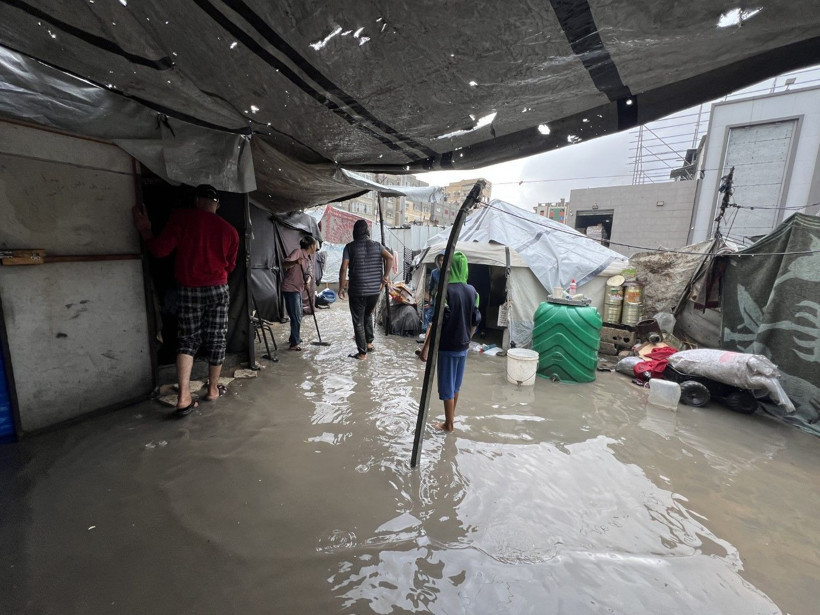 Dram üstüne dram: Çadırlar sular altında kaldı - Resim: 31