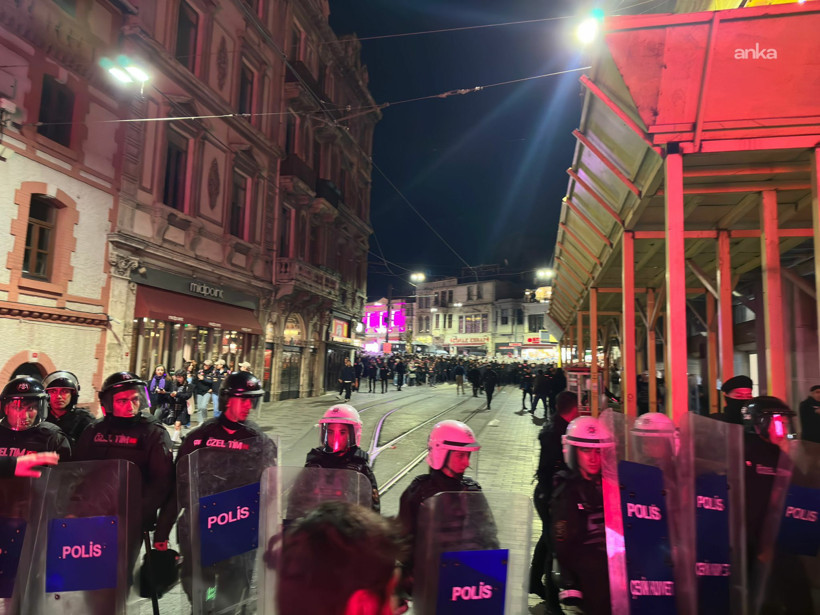 İstiklal Caddesi'nde bir araya gelen kadınlara polis ablukası: 14 gözaltı - Resim : 9