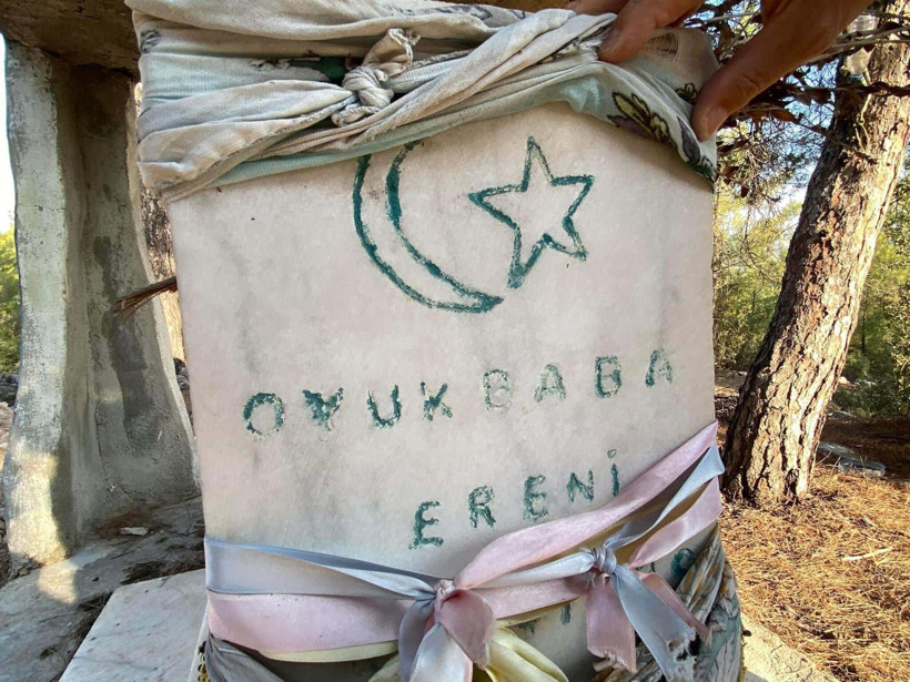 300 yıllık mezarı mahvettiler - Resim : 1