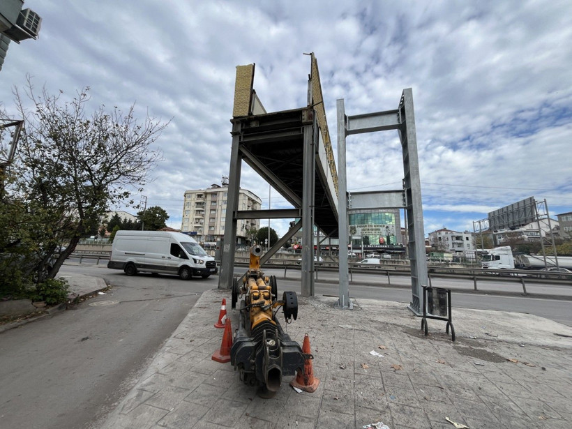 "Evim görünüyor" dedi, üst geçidi yıktırdı - Resim: 5