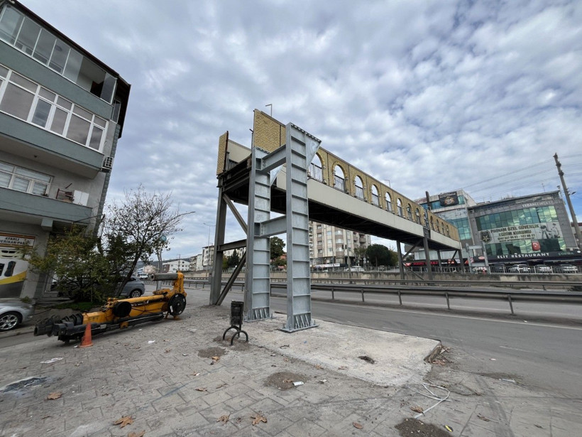 "Evim görünüyor" dedi, üst geçidi yıktırdı - Resim: 7