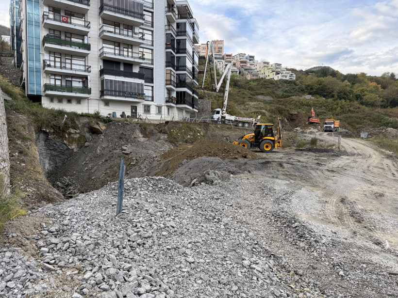 70 kişi tahliye edilmişti: Çöken alan toprakla dolduruluyor - Resim : 1