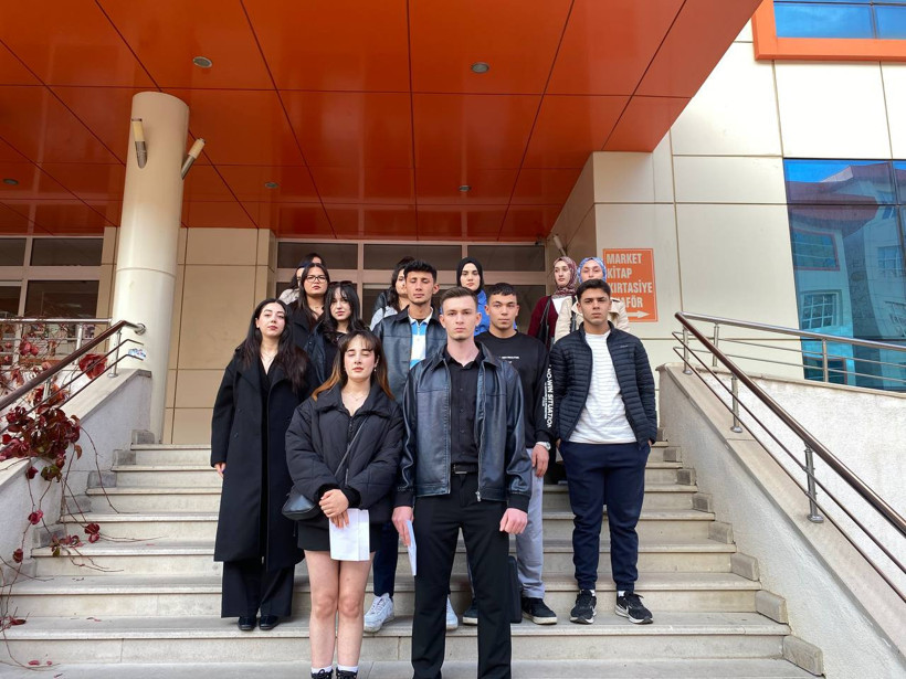 Gümüşhane Üniversitesi'nde sessiz yürüyüş: Şiddete karşı onurlu duruş - Resim : 1