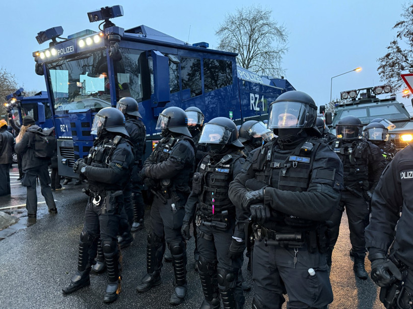 AfD'nin gençlik teşkilatına protesto: Binler sokağa döküldü - Resim : 2