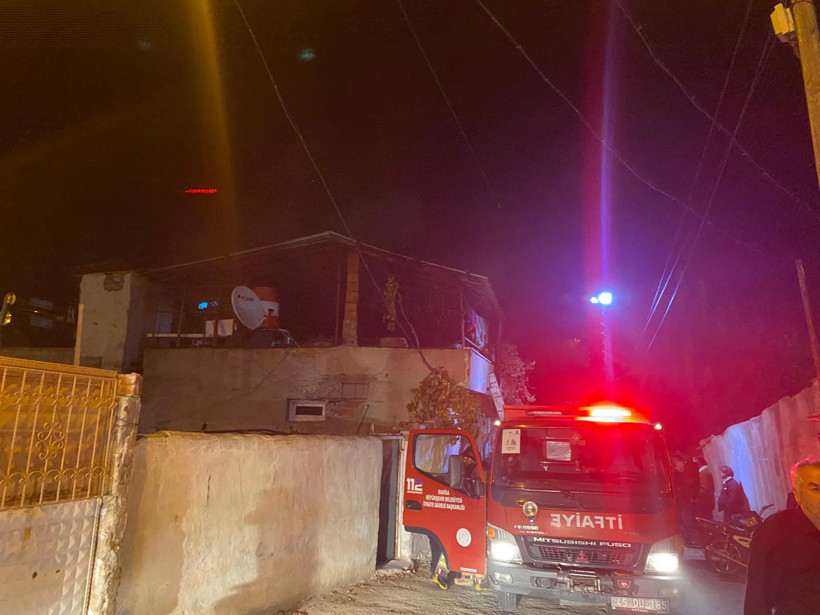 Evinin yandığı gören kadın baygınlık geçirdi - Resim : 2