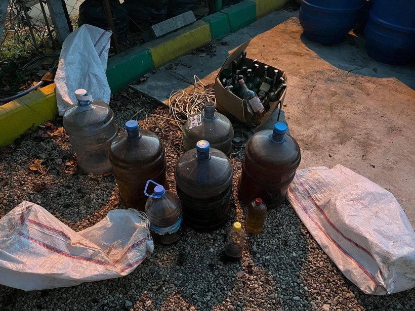 Yılbaşı öncesi piyasaya sürülecekti: 6 ton sahte şarap yakalandı - Resim : 1