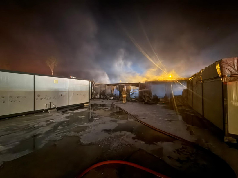 Hatay’da konteyner kentte yangın: 6 konteyner kullanılamaz hale geldi - Resim : 2