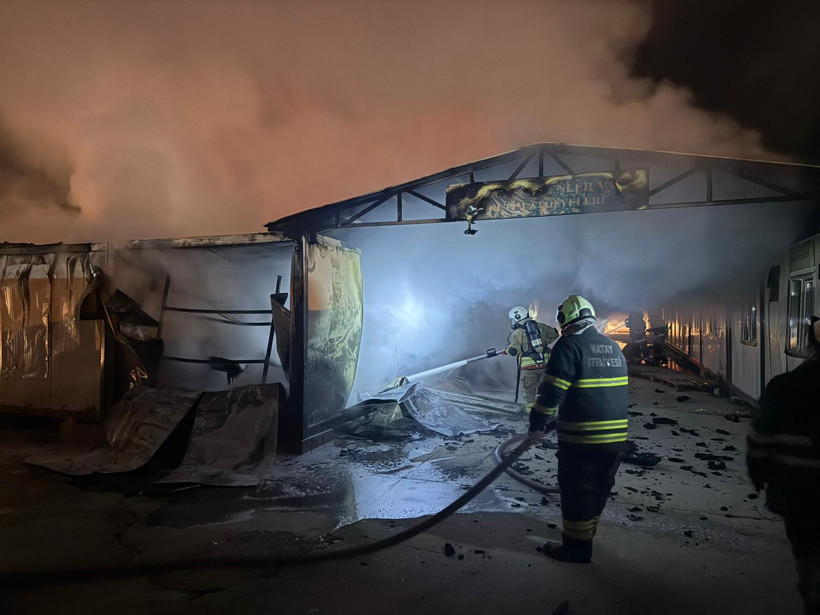 Hatay’da konteyner kentte yangın: 6 konteyner kullanılamaz hale geldi - Resim : 3