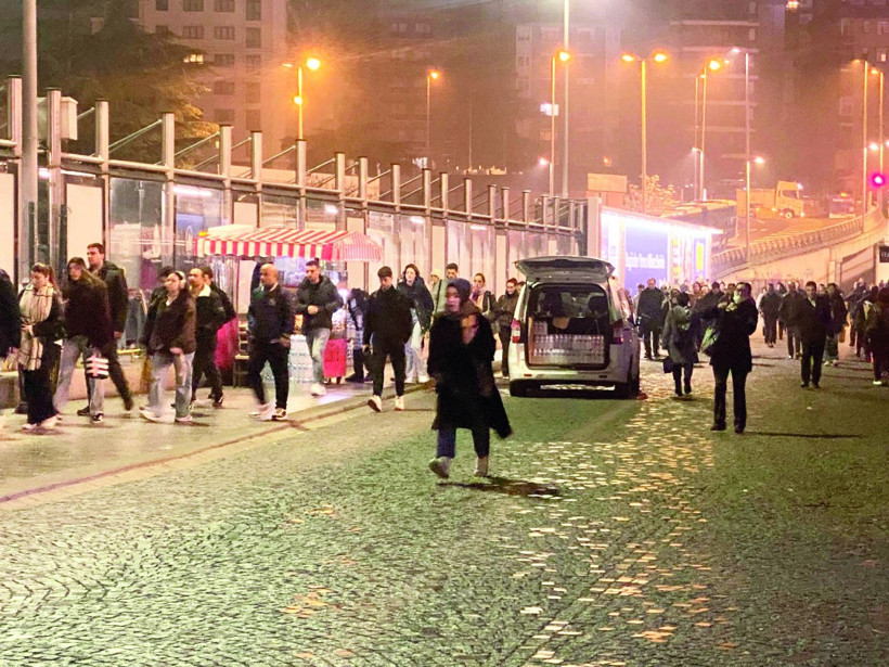 Zifiri karanlıkta yola düşüyoruz - Resim : 1