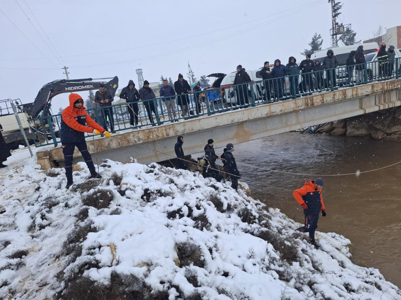 Otomobil kanala uçtu: Üç çocuk öldü, baba aranıyor - Resim : 3