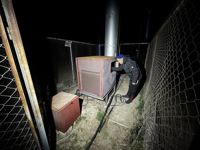 Adana'da narenciye &uuml;reticileri, hava sıcaklıklarının zaman zaman sıfırın altına d&uuml;şmesinin ardından zirai don riskine karşın &ouml;nlemler alıyor.