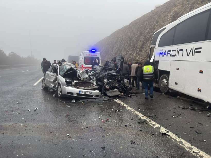 Otoyolda feci kaza: &Ouml;l&uuml; ve yaralılar var - Resim : 1