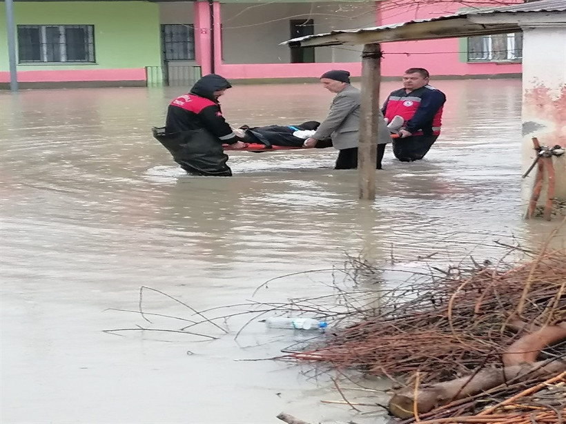 Meteoroloji "sarı kod" ile uyarmıştı: Doğu Akdeniz'i şiddetli yağmur vurdu! - Resim : 1