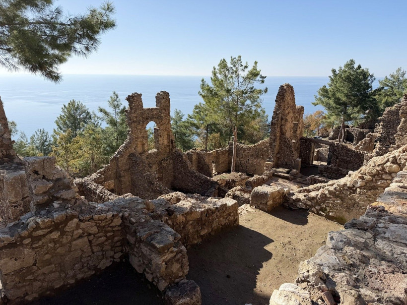 Binlerce yıllık mozaikte yazıyor: 'Kıskanan çatlasın' - Resim: 4