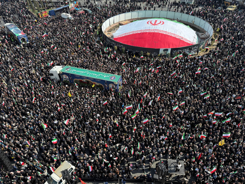 İranlılar üst düzey ismi son yolculuğuna uğurladı - Resim : 1