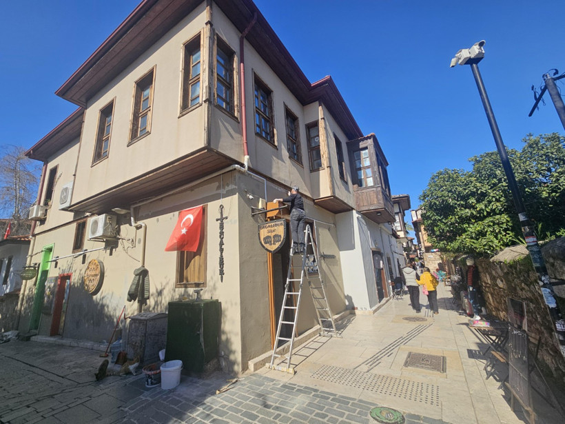 'Bereket Tanrısı' tartışması tabelaları kaldırttı - Resim : 4