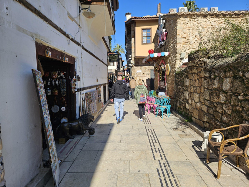 'Bereket Tanrısı' tartışması tabelaları kaldırttı - Resim : 3