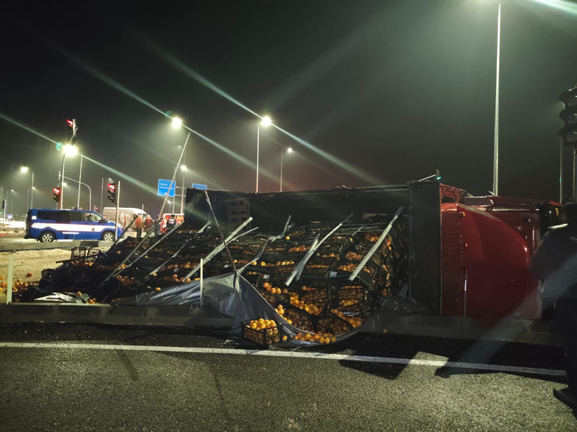 Zincirleme kazada can pazarı: 5 kişi yaralandı - Resim : 1