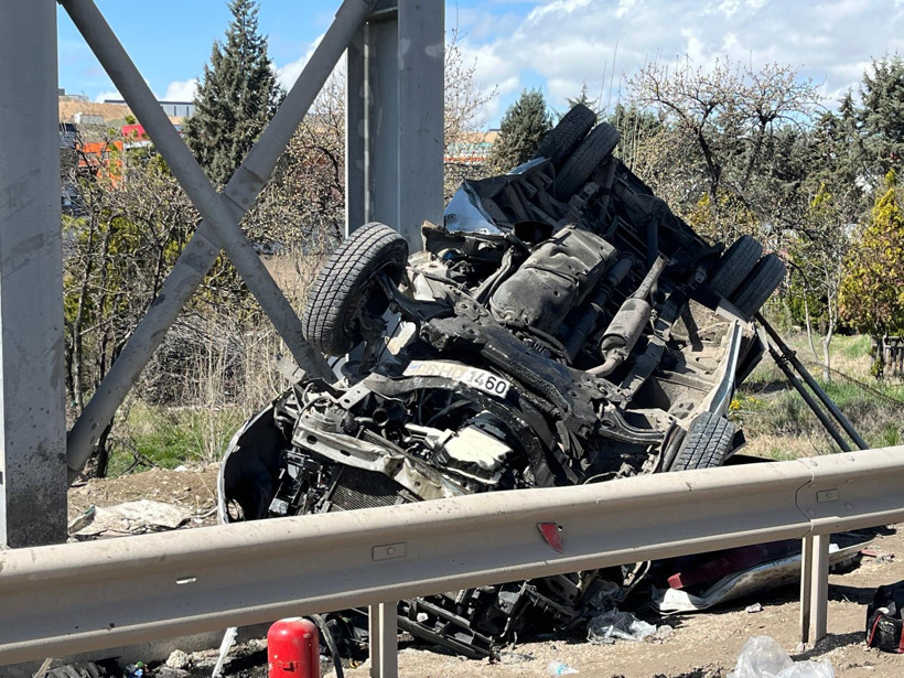 Ankara’da halk otobüsü üst geçide çarptı: Çok sayıda ölü ve yaralı var - Resim : 2