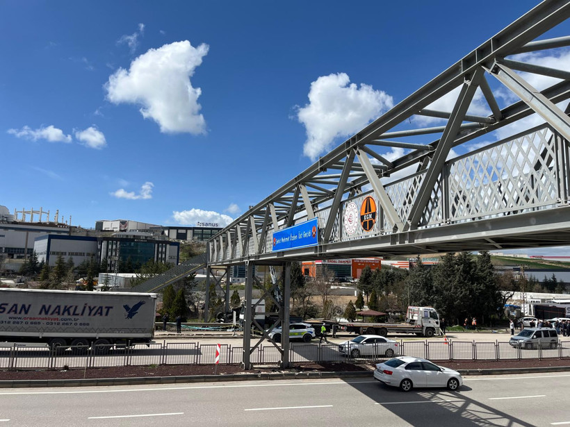 Ankara’da halk otobüsü üst geçide çarptı: Çok sayıda ölü ve yaralı var - Resim : 1