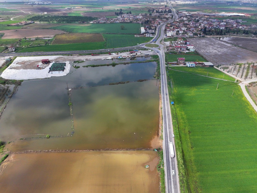 Üretici zamanla yarışıyor: Tarlada endişe yaratan görüntü - Resim: 6