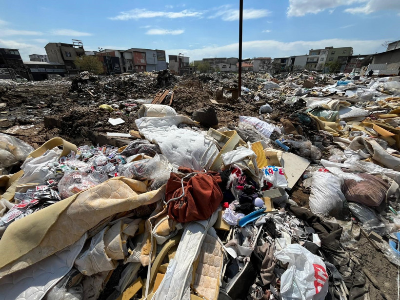 Buca &ccedil;&ouml;p yığını: Fareler geziyor - Resim : 1