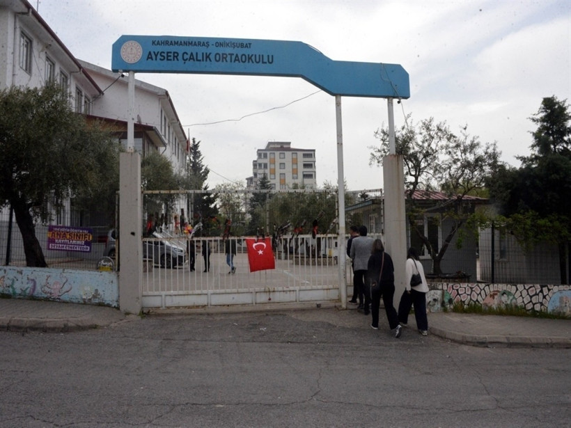 Hasta olduğu i&ccedil;in okula gitmedi: Sınıfında altı kişi &ouml;ld&uuml;r&uuml;ld&uuml; - Resim : 1