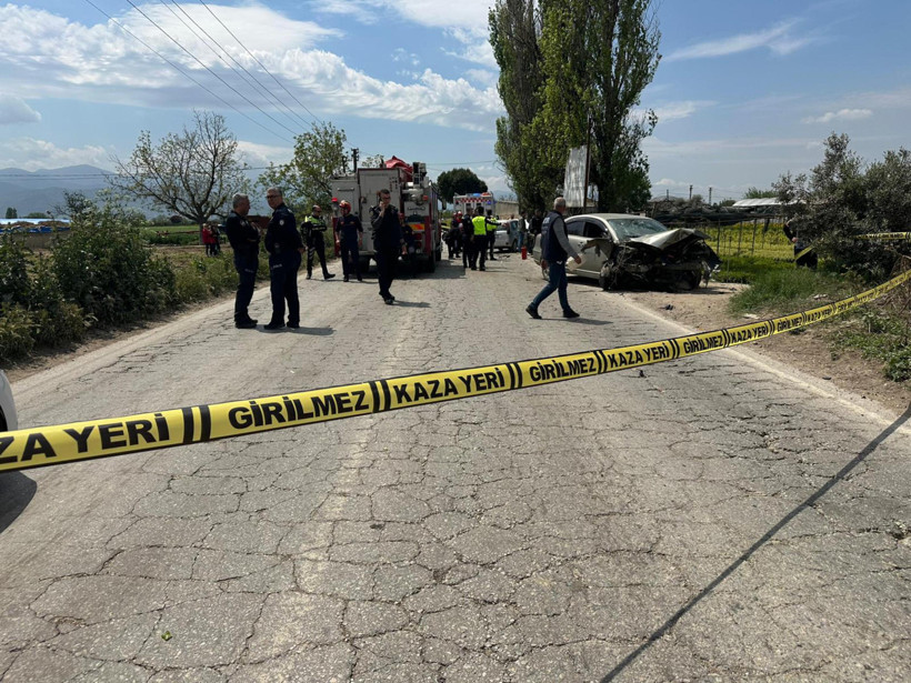 İzmir'de feci kaza: Ölü ve yaralılar var - Resim : 1