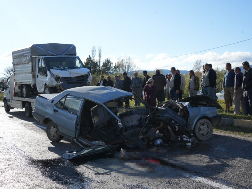 Feci kazada otomobil ikiye bölündü: 1 ölü - Resim : 2