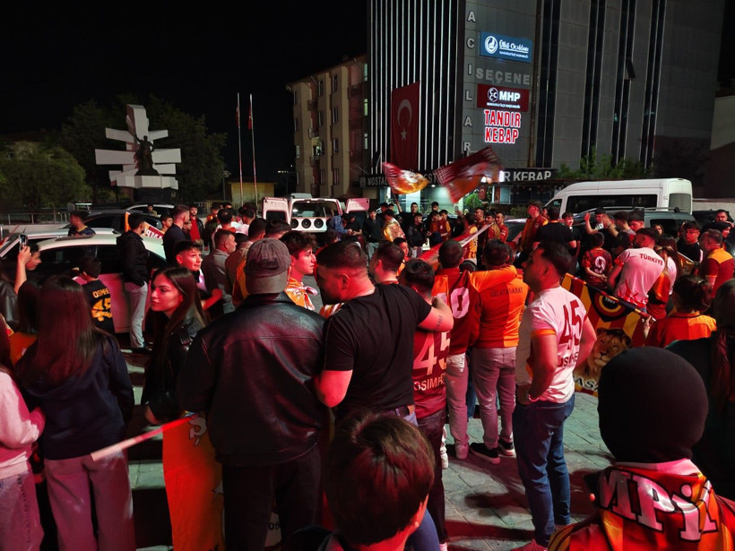Galatasaraylılar, yurdun ve dünyanın dört bir yanında şampiyonluk kutladı - Resim: 9