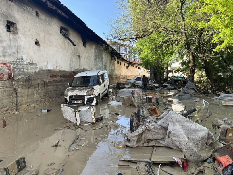 Dereler taştı, sel bir ilçeyi yuttu - Resim: 16