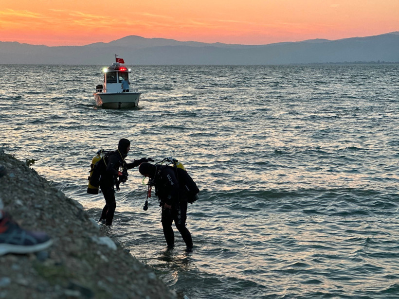 Gölde boğulma tehlikesi geçiren oğlunu kurtarırken hayatını kaybetti - Resim : 1