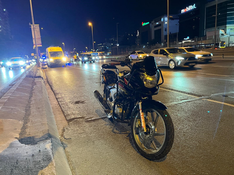 Elektrik direğine çarpan motosikletteki 2 kişi öldü - Resim : 1