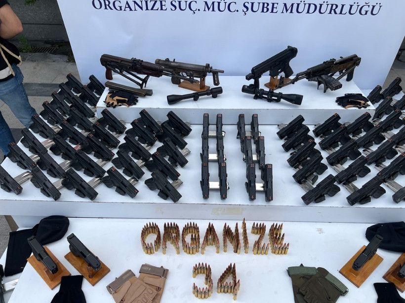 Can Polat ve Otokoç detayı: Emniyet, çetelerin silahlarını sergiledi - Resim : 1