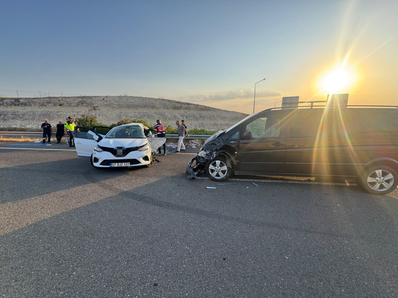 Şanlıurfa'da feci kaza: 3 ölü, 7 yaralı - Resim : 1
