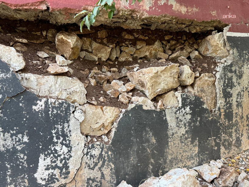 Hakkari'de taş ocağı patlamaları köylülerin kabusu oldu: "Evlerimiz yıkılıyor" - Resim : 4