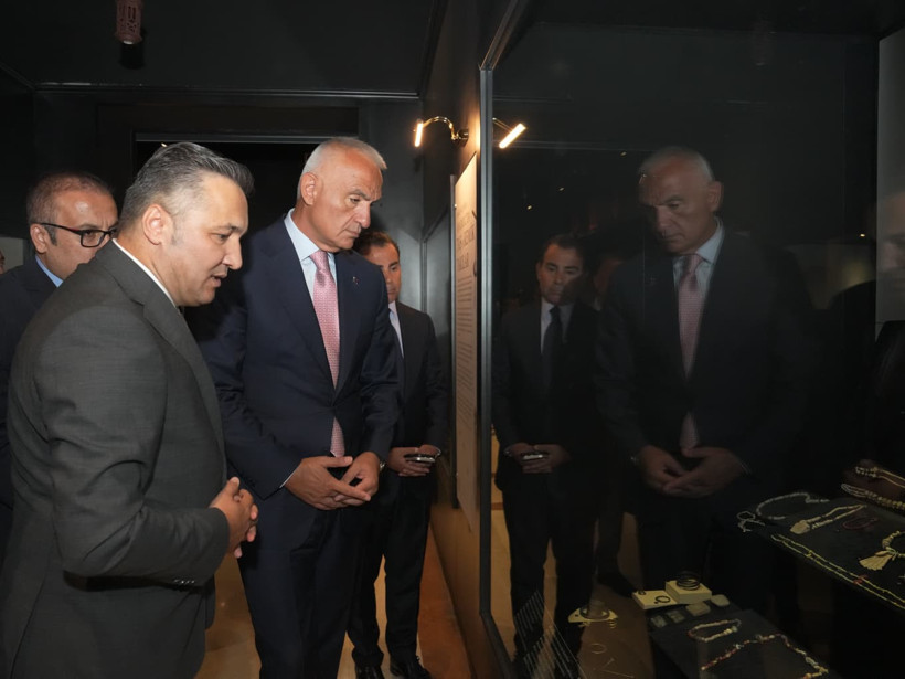 12 bin yıllık tarih 550 takıda buluştu - Resim : 1
