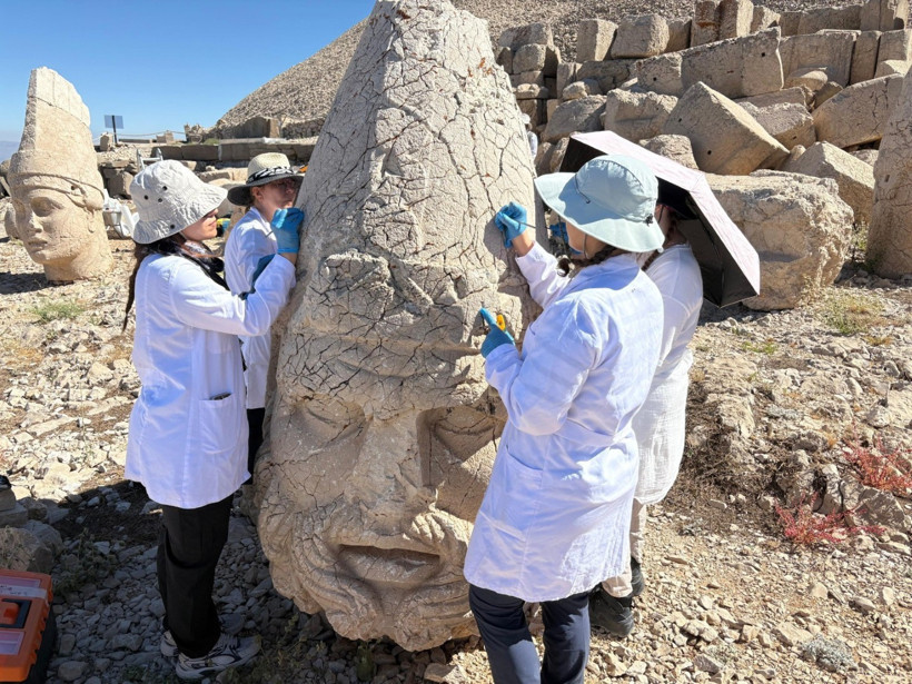 Nemrut Dağı’nın eşsiz heykelleri gelecek kuşaklara böyle taşınacak - Resim : 1