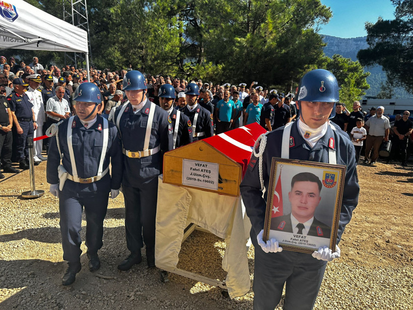 Batan gemide eşini ve oğlunu kurtardı... Herkesi ağlattı - Resim : 2