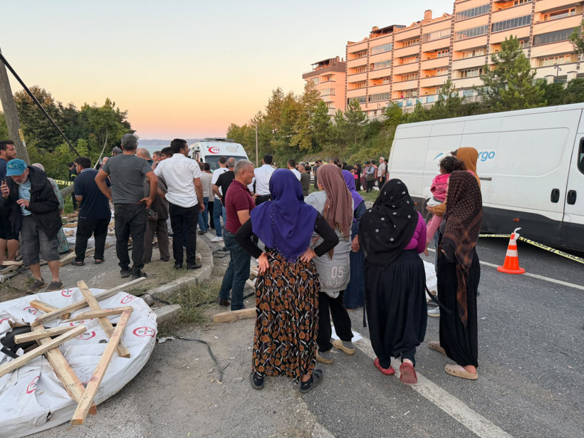 Düzce'de feci kaza: 4 ölü, 9 yaralı - Resim : 2