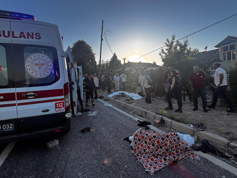 Düzce'de feci kaza: 4 ölü, 9 yaralı - Resim : 5