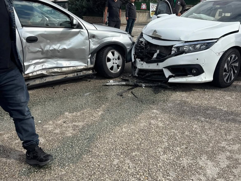 Oyuncu Uğur Akay ve eşi trafik kazası geçirdi - Resim: 2
