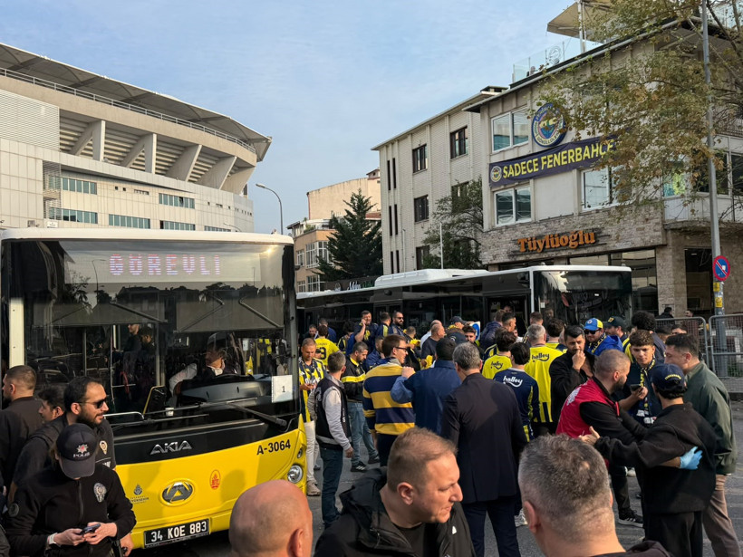 Fenerbahçe taraftarı Galatasaray derbisi için Kadıköy'de toplandı - Resim : 1