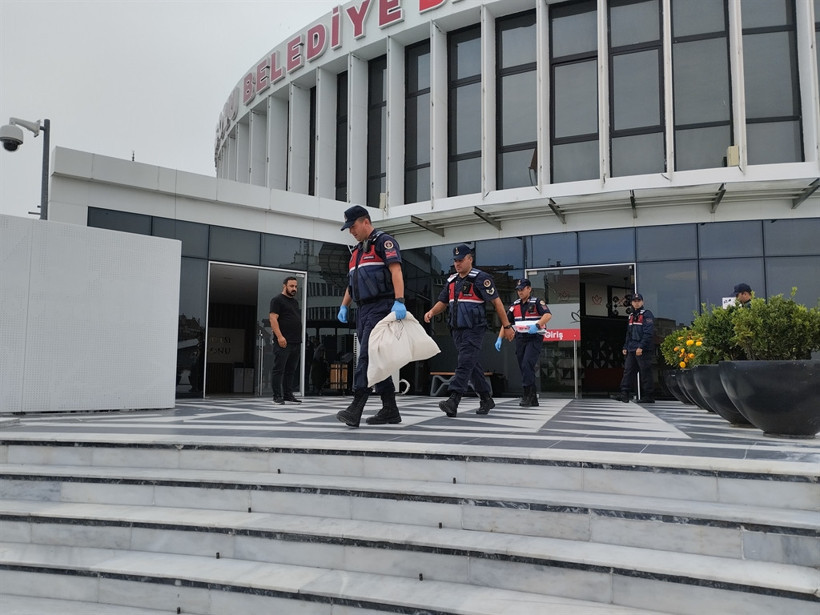 Bolu Belediyesi'ne şafak operasyonu. Belediye Başkan Yardımcısı dahil 4 gözaltı - Resim : 2