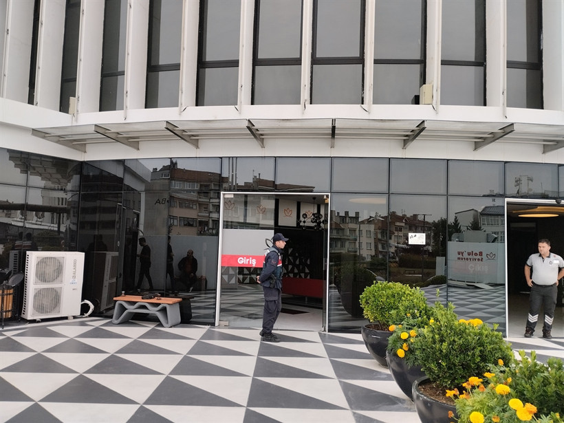 Bolu Belediyesi'ne şafak operasyonu. Belediye Başkan Yardımcısı dahil 4 gözaltı - Resim : 1